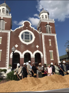 Church members, Governor Ivey, Dr. Kinard, and Congresswoman Sewell pose with shovels in front of Brown Chapel